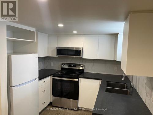 BASEMENT - 7 BLANDFORD STREET , Toronto, Ontario M6E 3A6 5