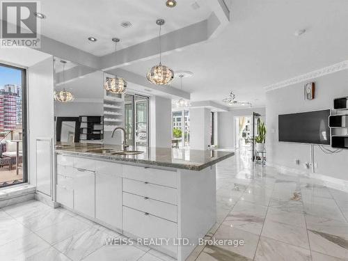 Kitchen - Ph 902 - 18 Beverley Street, Toronto, ON 