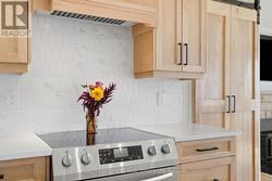 White elegant tiled full backsplash - 