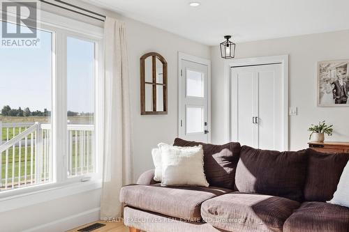 Loads of natural light from the south - 11895 Cloverdale Road, North Dundas, ON 