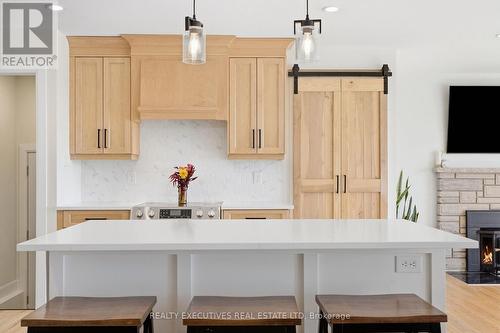 Large Island with quartz counters - 11895 Cloverdale Road, North Dundas, ON 