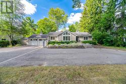 1037 LAKESHORE ROAD W Oakville, ON L6L 1E7