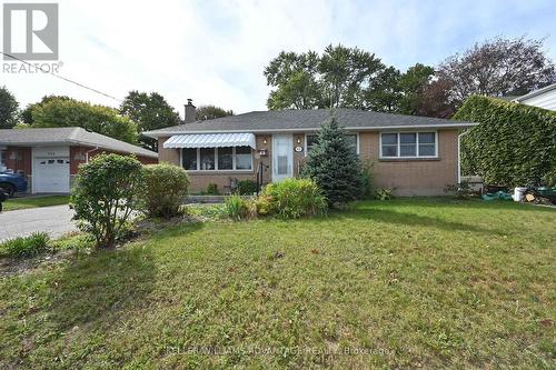 936 SOMERVILLE STREET , Oshawa, Ontario L1G 4J7 2