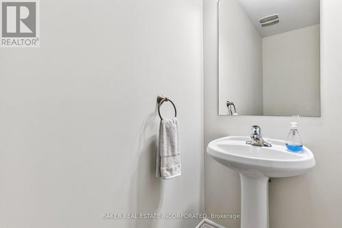 Powder Room - Th 31 - 120 Twenty Fourth Street, Toronto, ON 