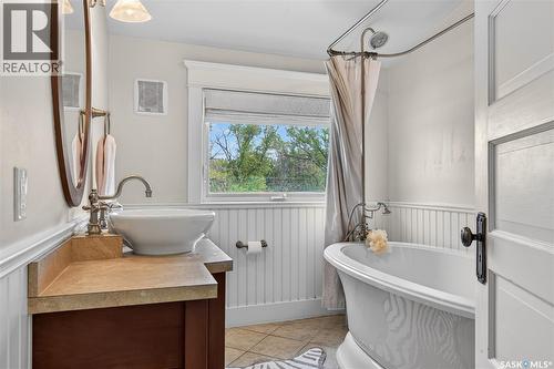 2718 Regina Avenue, Regina, SK 