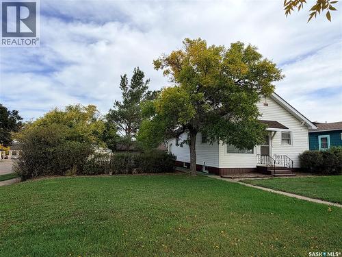 203 4Th Avenue E, Assiniboia, SK 