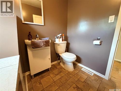 203 4Th Avenue E, Assiniboia, SK 