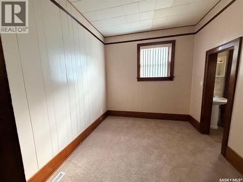 203 4Th Avenue E, Assiniboia, SK 