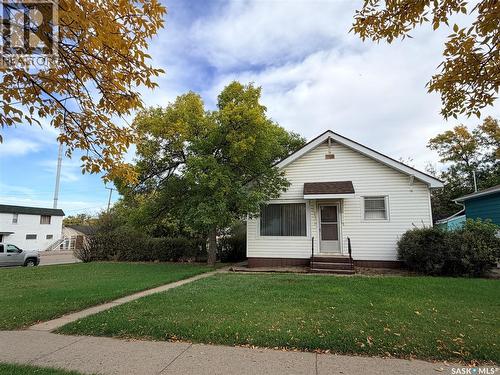 203 4Th Avenue E, Assiniboia, SK 