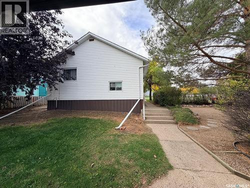 203 4Th Avenue E, Assiniboia, SK 