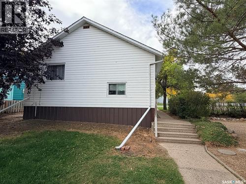 203 4Th Avenue E, Assiniboia, SK 