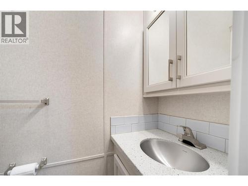 Primary Suite Bathroom - 1383 Silver Sands Road Unit# 68, Sicamous, BC 