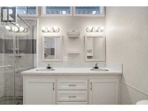 Main Bathroom - 1383 Silver Sands Road Unit# 68, Sicamous, BC 