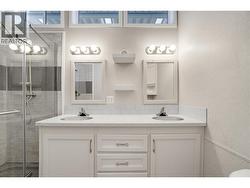 Main Bathroom - 