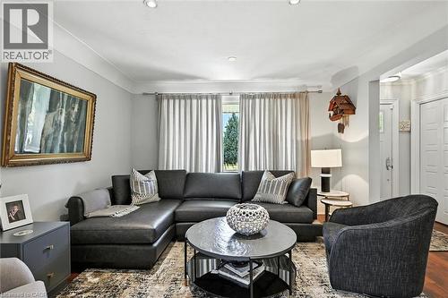 Recessed ceiling lighting, crown molding, and wood-finish flooring - 2209 Ghent Avenue, Burlington, ON 