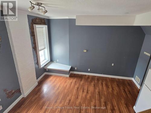 207 - 54 KING STREET E , Clarington (Bowmanville), Ontario L1C 1N3 3