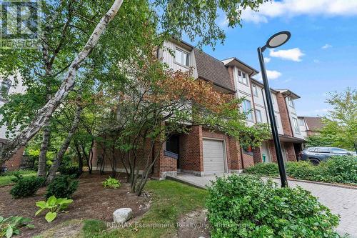 9 - 1160 WALDEN CIRCLE , Mississauga (Clarkson), Ontario L5J 4J9 2