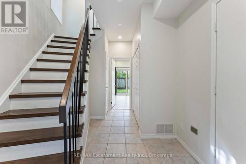 9 - 1160 WALDEN CIRCLE , Mississauga (Clarkson), Ontario L5J 4J9 5