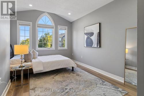 Bedroom with arched window & beautiful view - 6653 Opera Glass Crescent, Mississauga, ON 