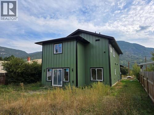 209 12Th Avenue Frontage Road, Genelle, BC 