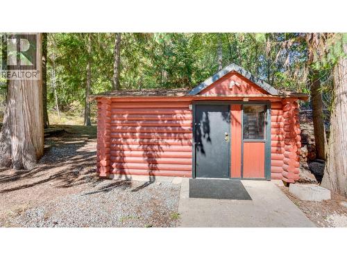 guest cabin - 2452 Forest Drive, Blind Bay, BC 