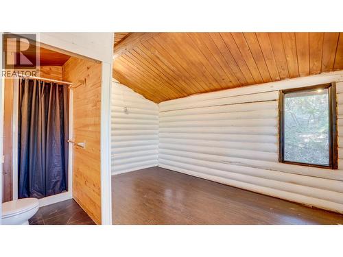 guest cabin - 2452 Forest Drive, Blind Bay, BC 