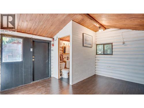 guest cabin - 2452 Forest Drive, Blind Bay, BC 