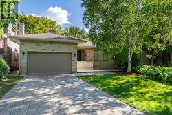 38 KILLDEER CRESCENT Toronto, ON M4G 2W8