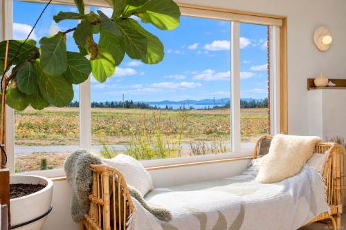 2105 Straitsview Rd, Central Saanich, BC 