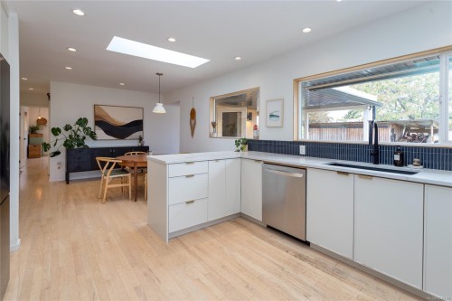 2105 Straitsview Rd, Central Saanich, BC 