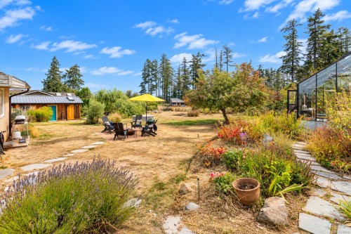 2105 Straitsview Rd, Central Saanich, BC 