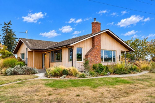2105 Straitsview Rd, Central Saanich, BC 