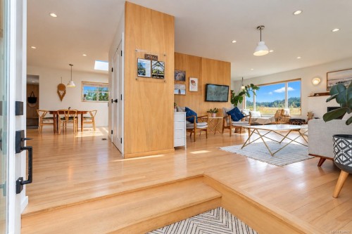 2105 Straitsview Rd, Central Saanich, BC 