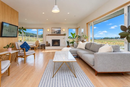 2105 Straitsview Rd, Central Saanich, BC 