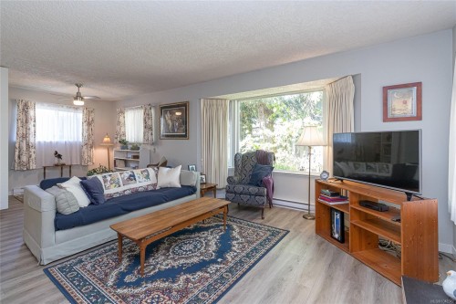 4541 Elk Lake Dr, Saanich, BC 