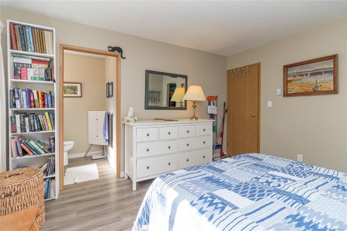 4541 Elk Lake Dr, Saanich, BC 