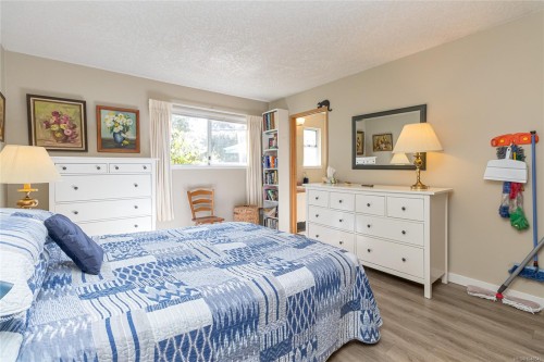 4541 Elk Lake Dr, Saanich, BC 