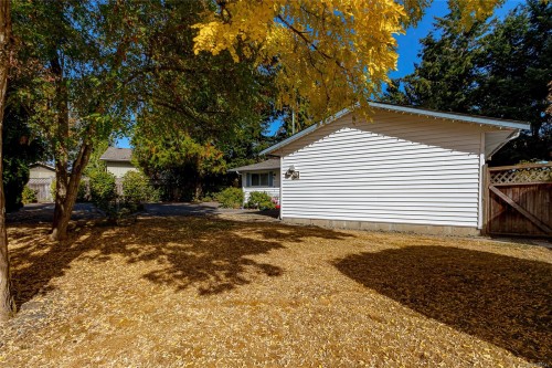 4541 Elk Lake Dr, Saanich, BC 