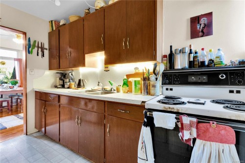 2726 Prior St, Victoria, BC 
