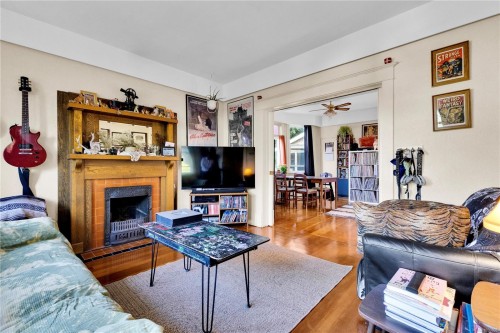 2726 Prior St, Victoria, BC 