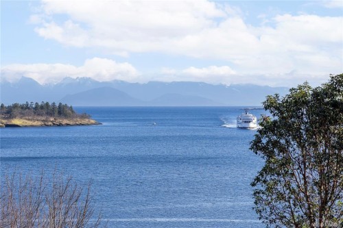 #303-2560 Departure Bay Rd, Nanaimo, BC 