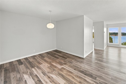 #303-2560 Departure Bay Rd, Nanaimo, BC 
