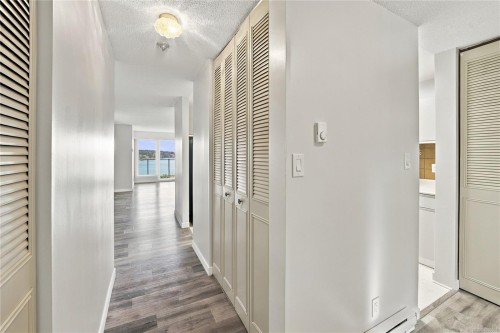 #303-2560 Departure Bay Rd, Nanaimo, BC 