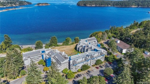 #303-2560 Departure Bay Rd, Nanaimo, BC 