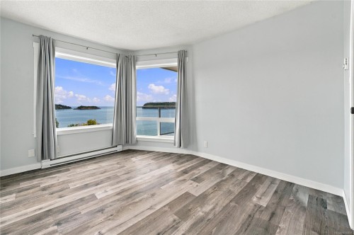 #303-2560 Departure Bay Rd, Nanaimo, BC 