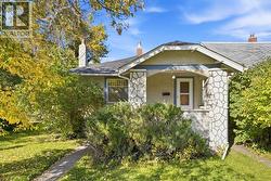 340 12 Avenue NW  Calgary, AB T2M 0C7