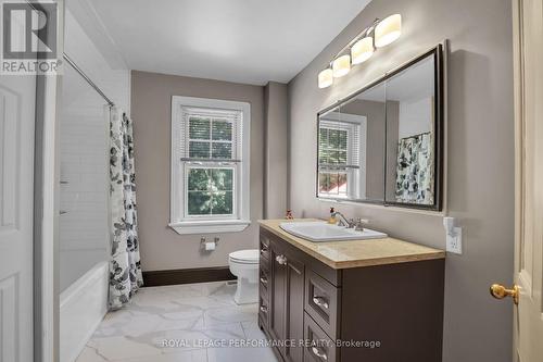 8253 Russell Road, Ottawa, ON 