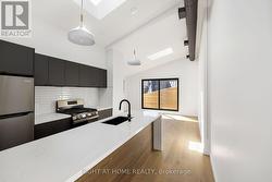 UPPER - 86 LANSDOWNE AVENUE Toronto, ON M6K 2V9