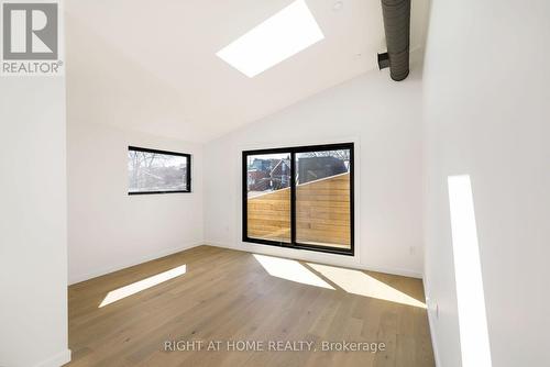 UPPER - 86 LANSDOWNE AVENUE , Toronto, Ontario M6K 2V9 2