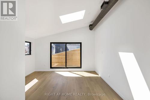 UPPER - 86 LANSDOWNE AVENUE , Toronto, Ontario M6K 2V9 3